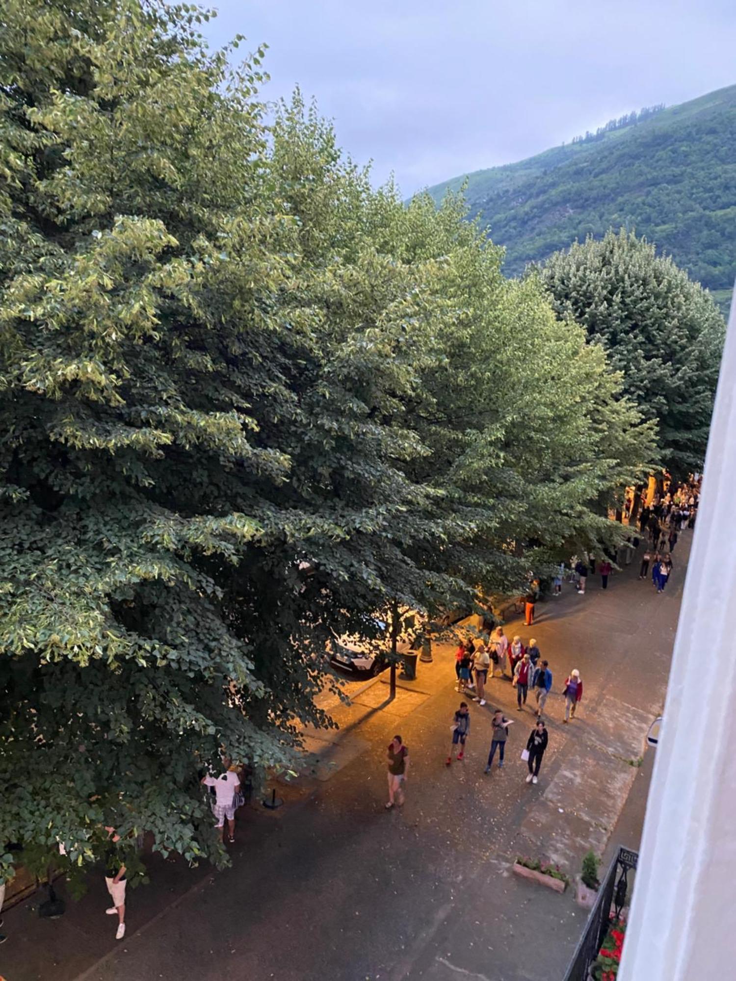 Au 47 Allees D'Etigny - Central & Standing - Avec Parking - Linge De Lit Et De Toilette Inclus Bagnères-de-Luchon Екстериор снимка