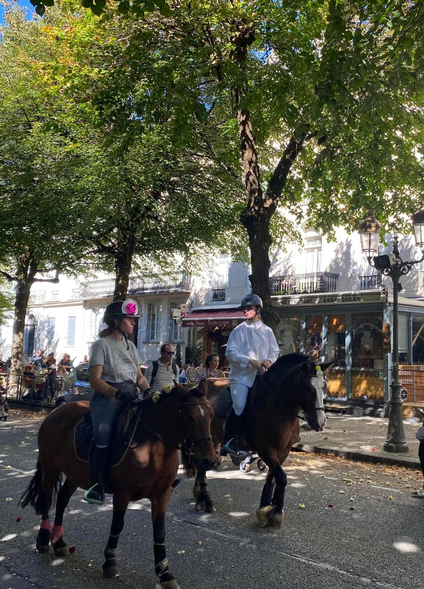 Au 47 Allees D'Etigny - Central & Standing - Avec Parking - Linge De Lit Et De Toilette Inclus Bagnères-de-Luchon Екстериор снимка