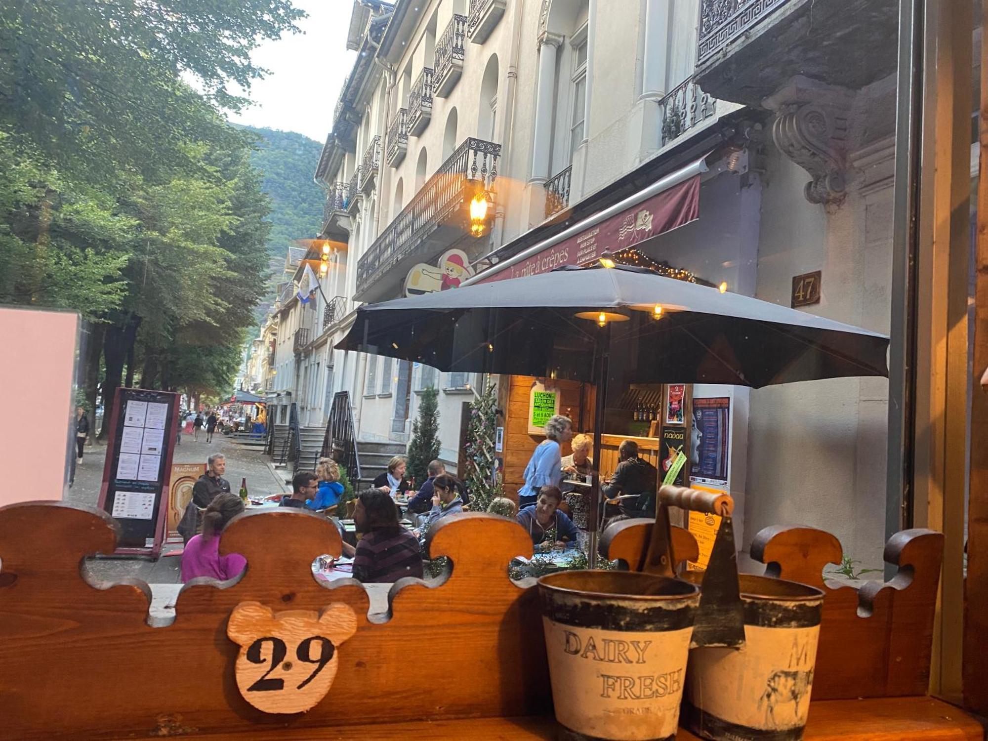 Au 47 Allees D'Etigny - Central & Standing - Avec Parking - Linge De Lit Et De Toilette Inclus Bagnères-de-Luchon Екстериор снимка