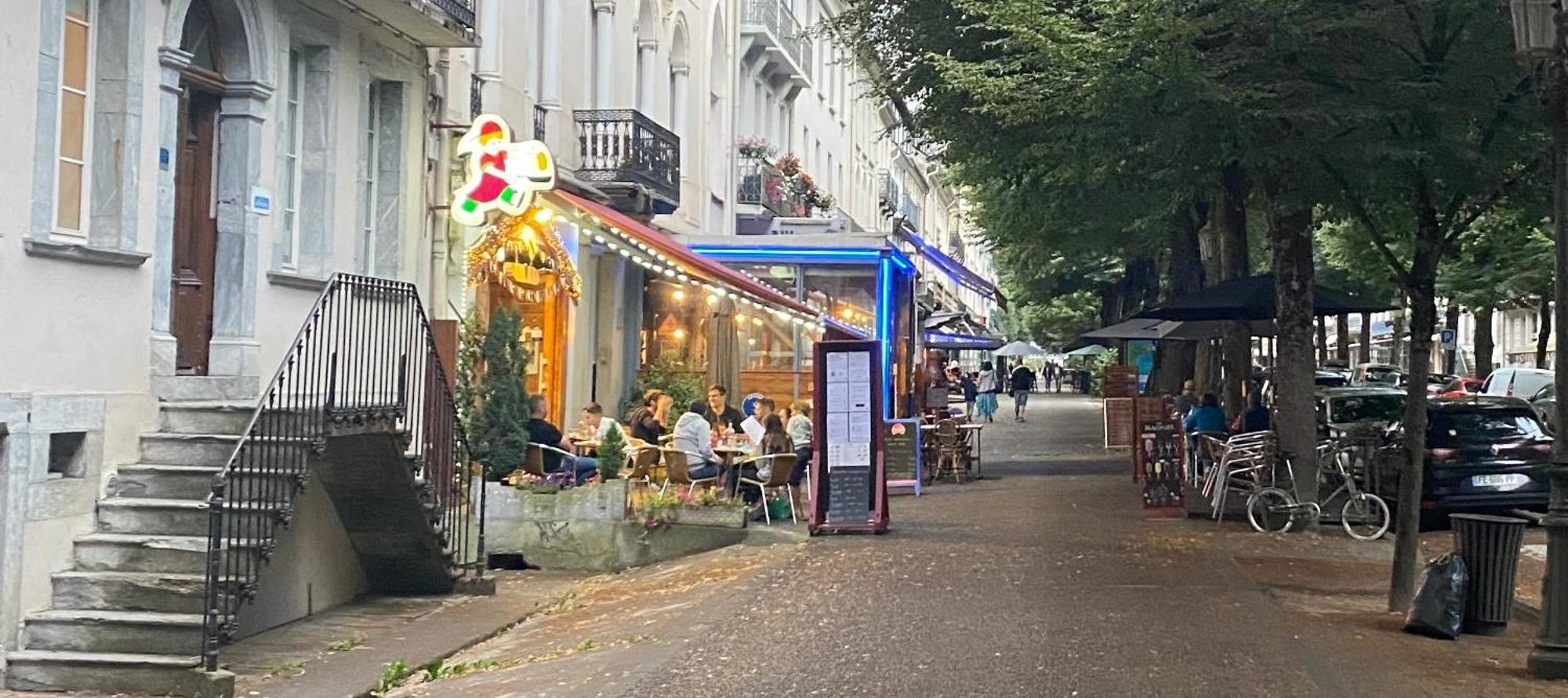 Au 47 Allees D'Etigny - Central & Standing - Avec Parking - Linge De Lit Et De Toilette Inclus Bagnères-de-Luchon Екстериор снимка